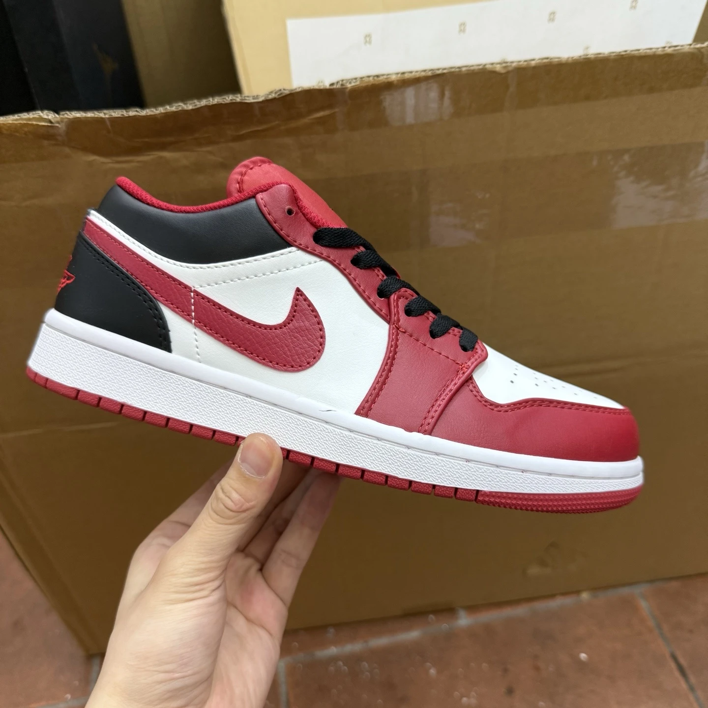 Air Jordan Low – Red White Edition