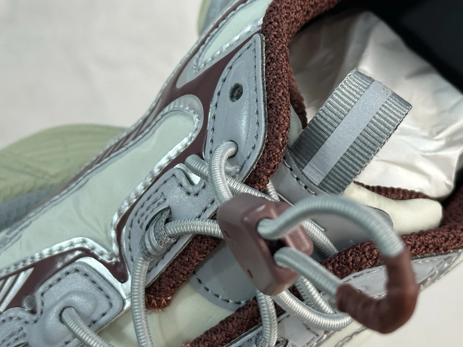 Luxury Metallic Runner Sneaker – Pearl Silver / Burgundy