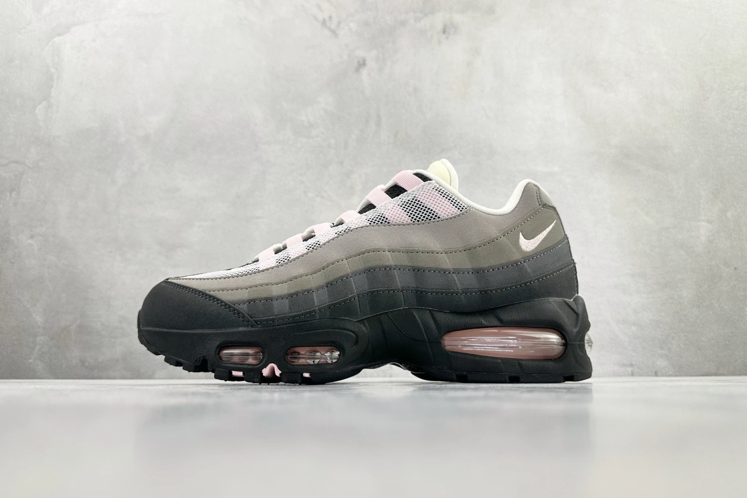 Nike Air Max 95 – Grey, Black & Soft Pink
