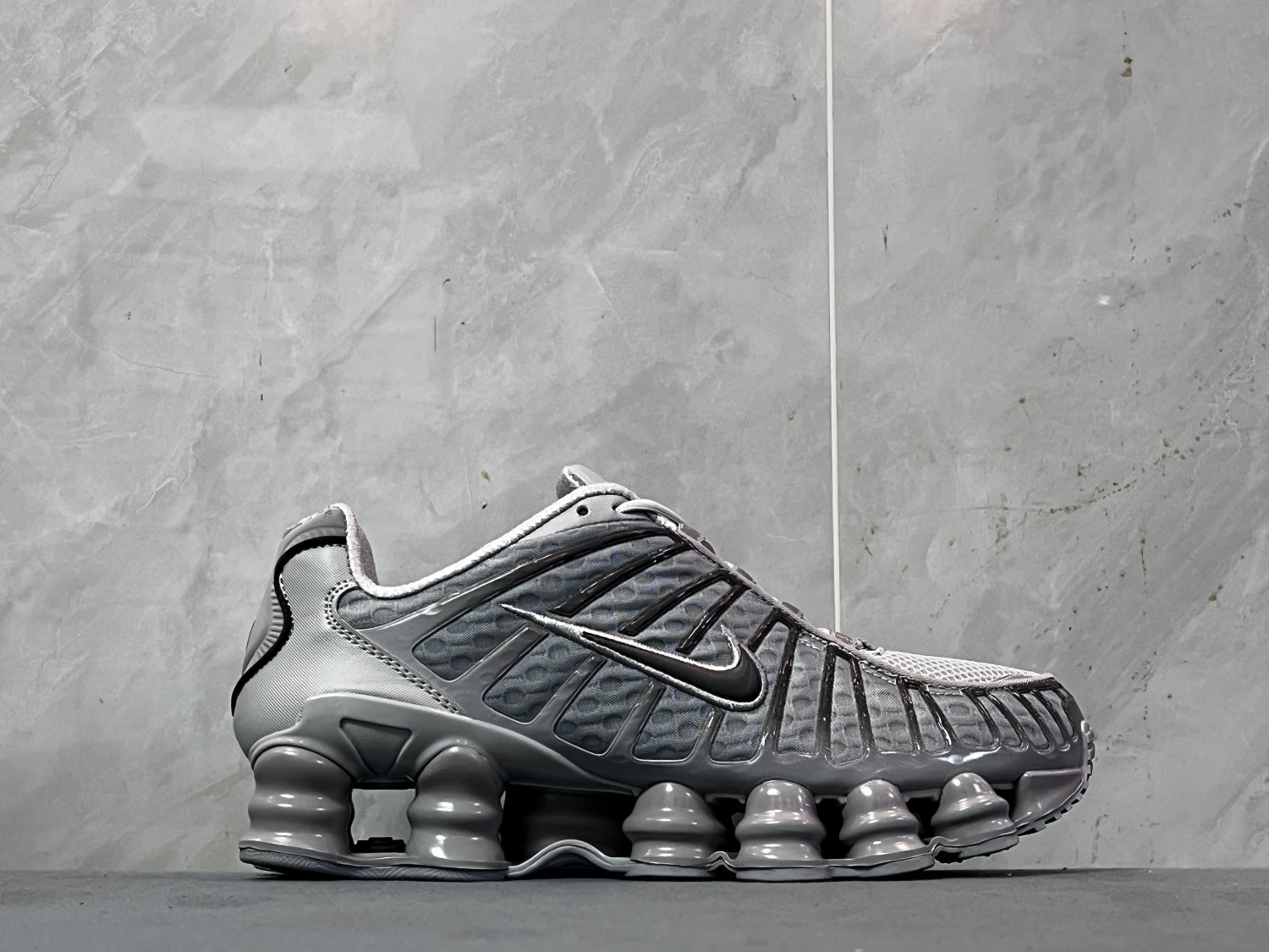 Nike Shox TL – Metallic Silver / Black