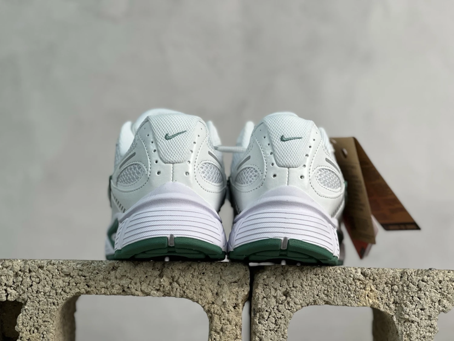 Nike Air Max Moto 2K – White, Silver & Emerald Green