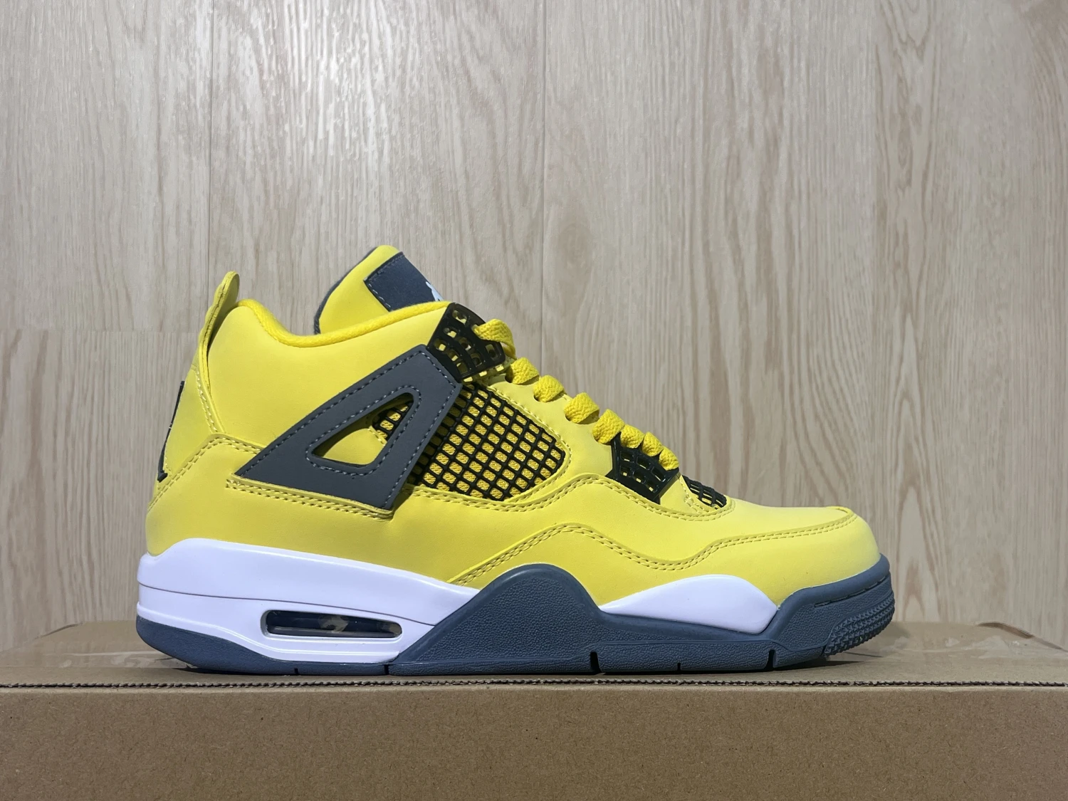 Air Jordan 4 Retro Thunder Yellow Sneaker – Bold Streetwear Edition