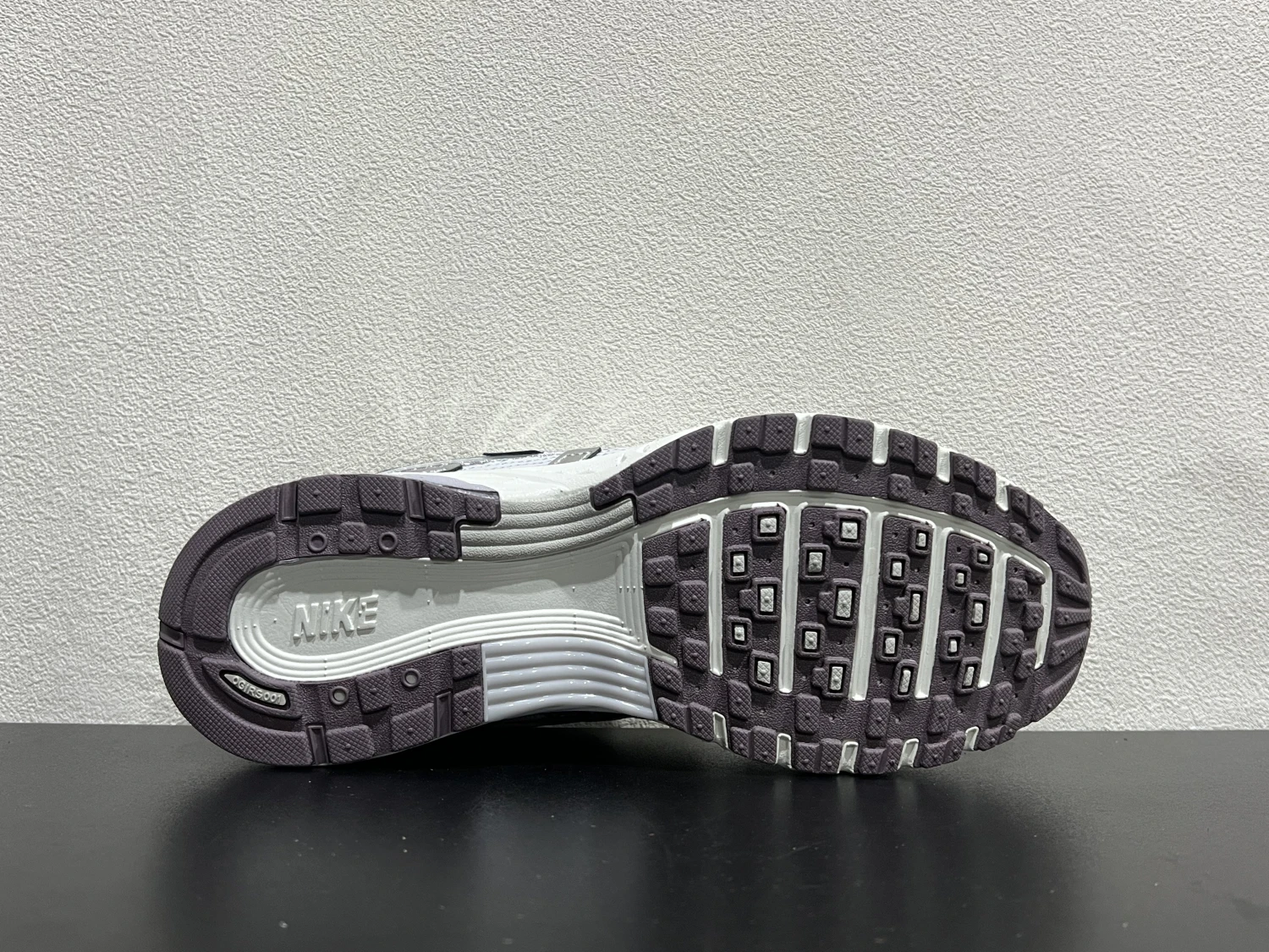 Nike P-6000 Metallic Silver White & Dusty Mauve Running Sneakers – Retro Lifestyle Sports Shoes