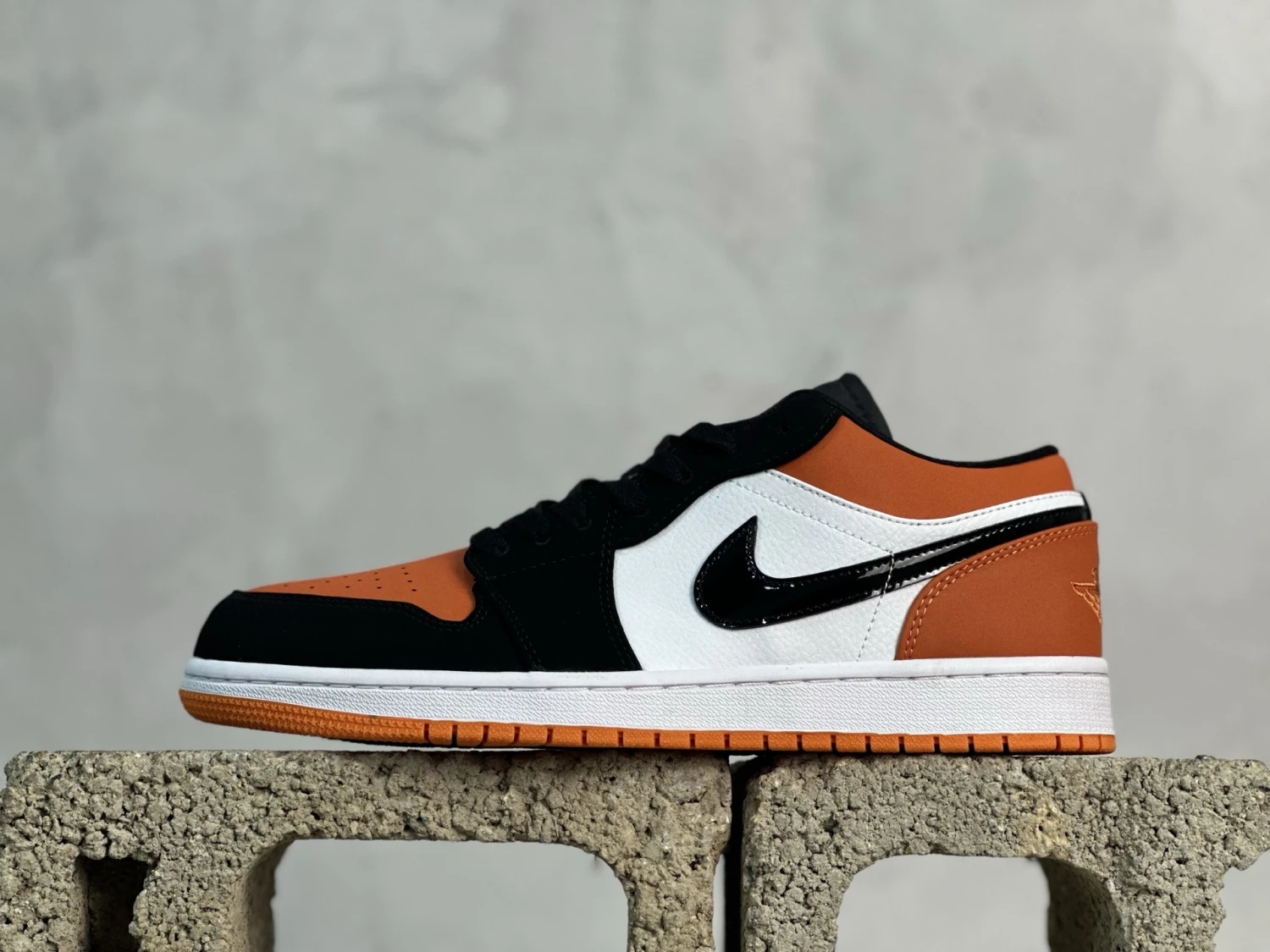 Air Jordan Low – Orange Black Edition