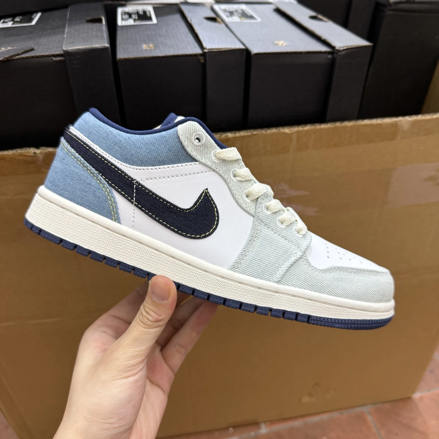 Air Jordan Low – Ice Grey & Navy Edition