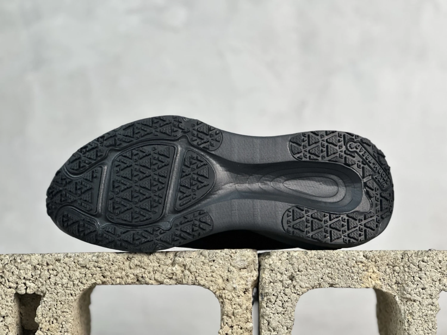 Nike Vomero 18 GORE-TEX – Triple Black