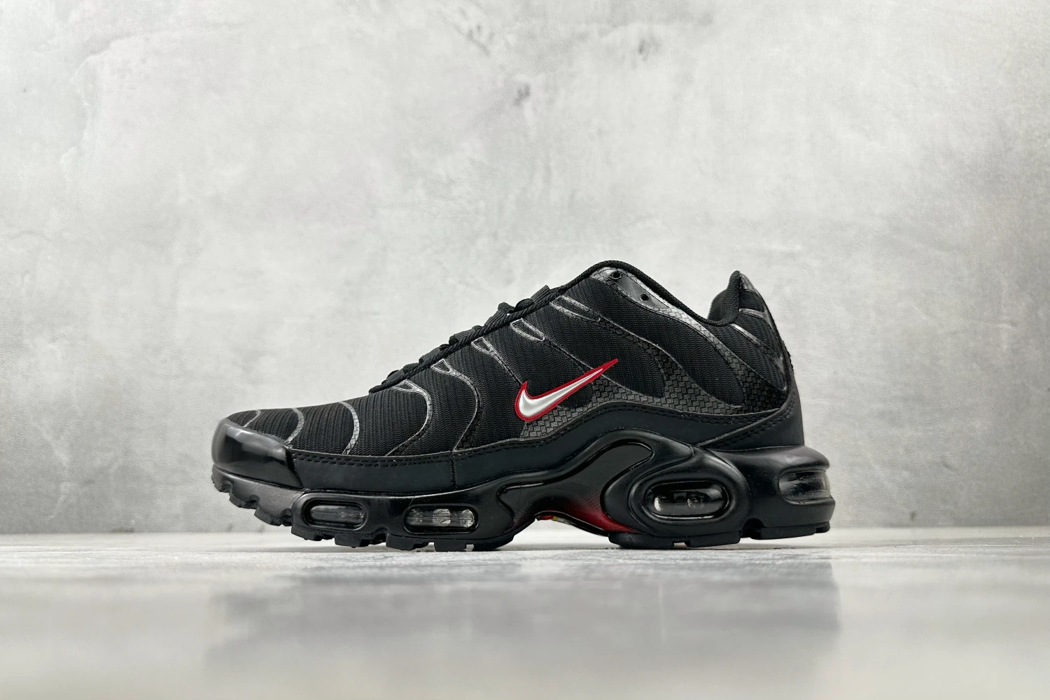 Nike Air Max Plus TN – Triple Black with Reflective Charcoal