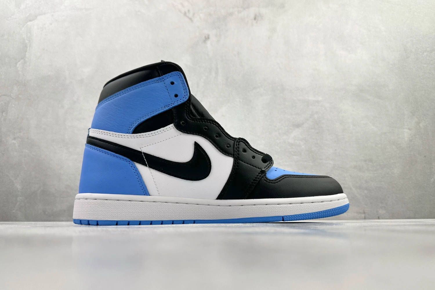 Air Jordan 1 High OG Royal Blue Sneaker