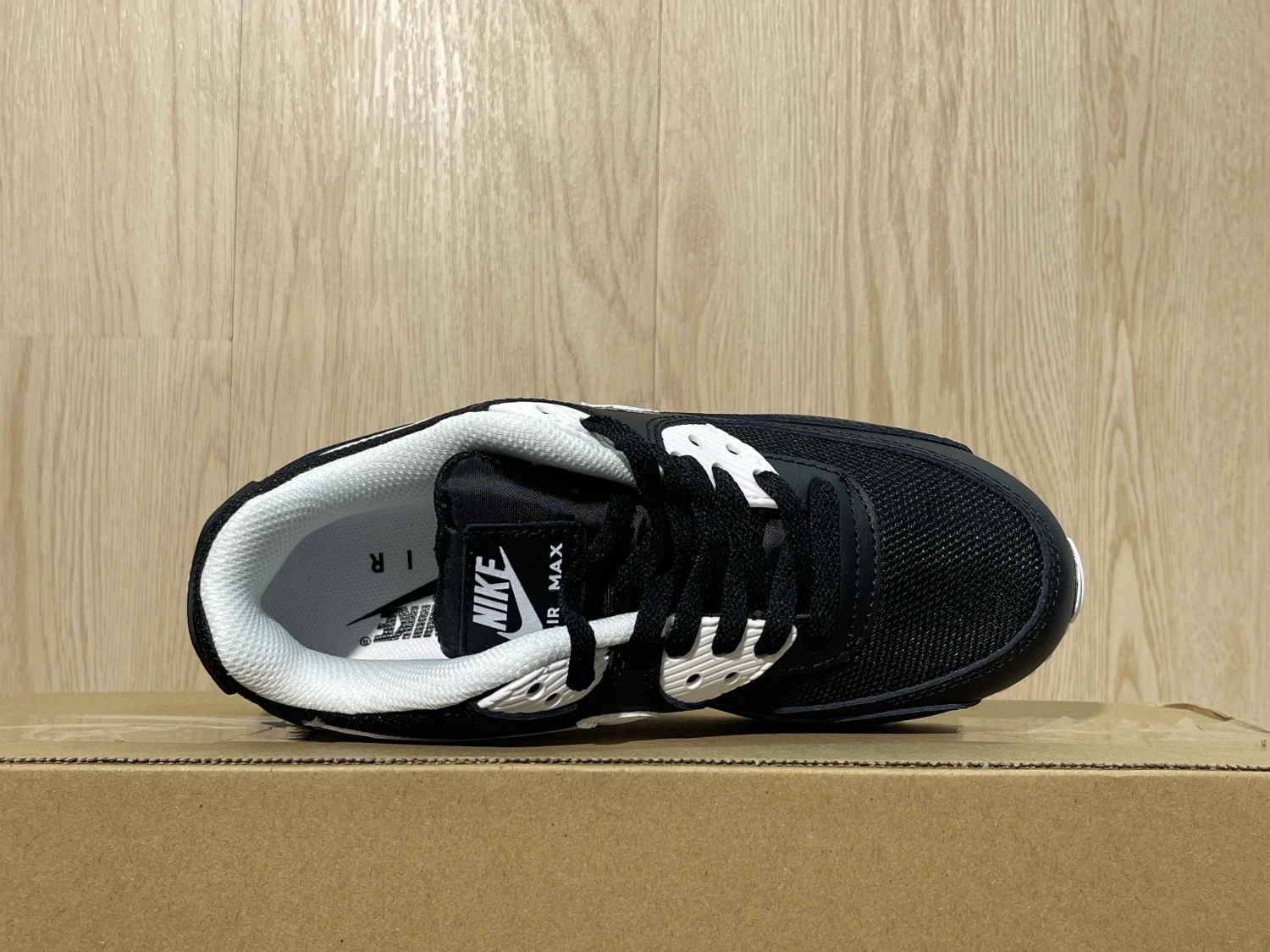Nike Air Max 90 Essential Sneakers – Classic Black White Lifestyle Running Shoes