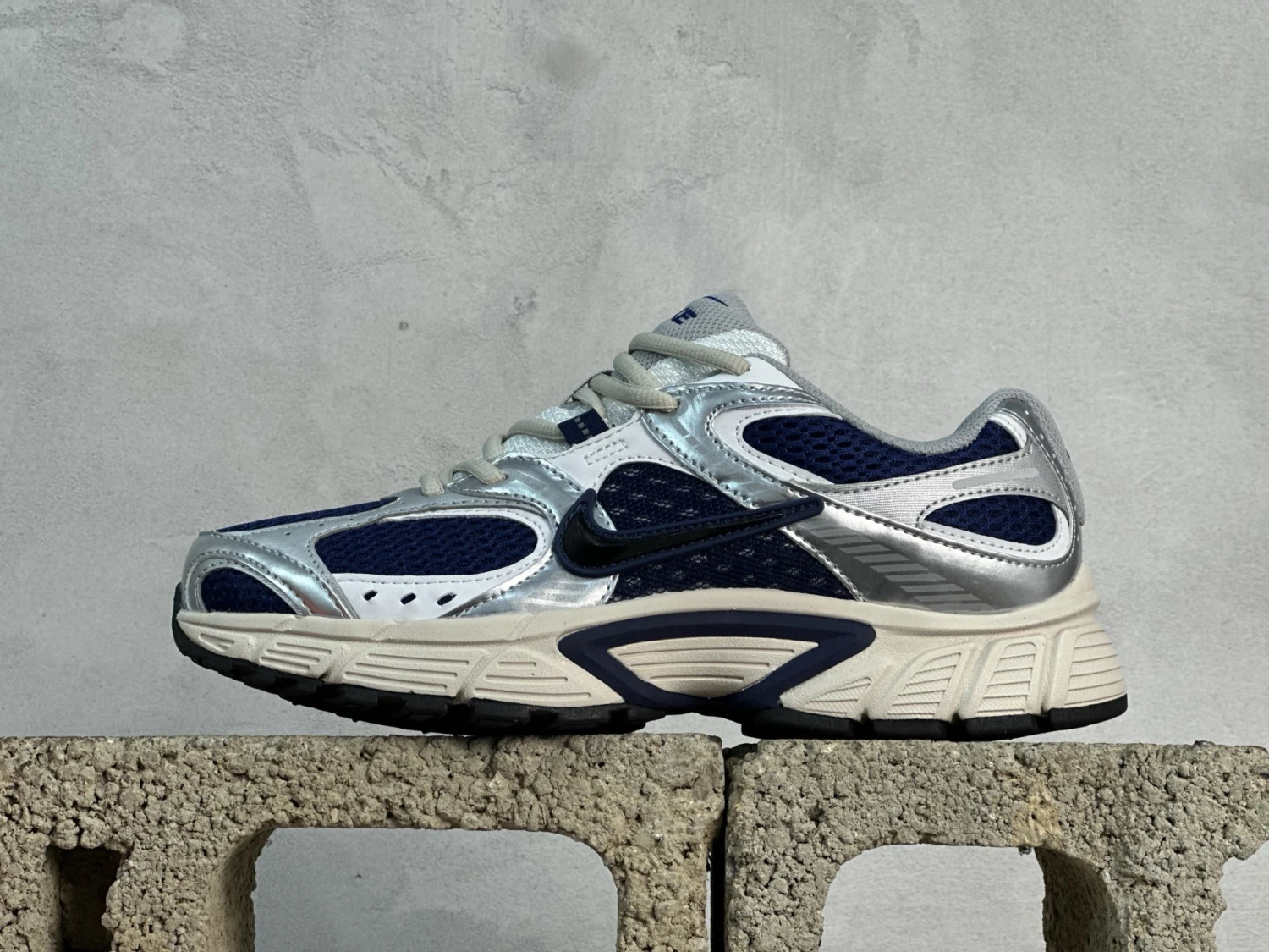 Nike Air Max Moto 2K – White, Metallic Silver & Royal Blue