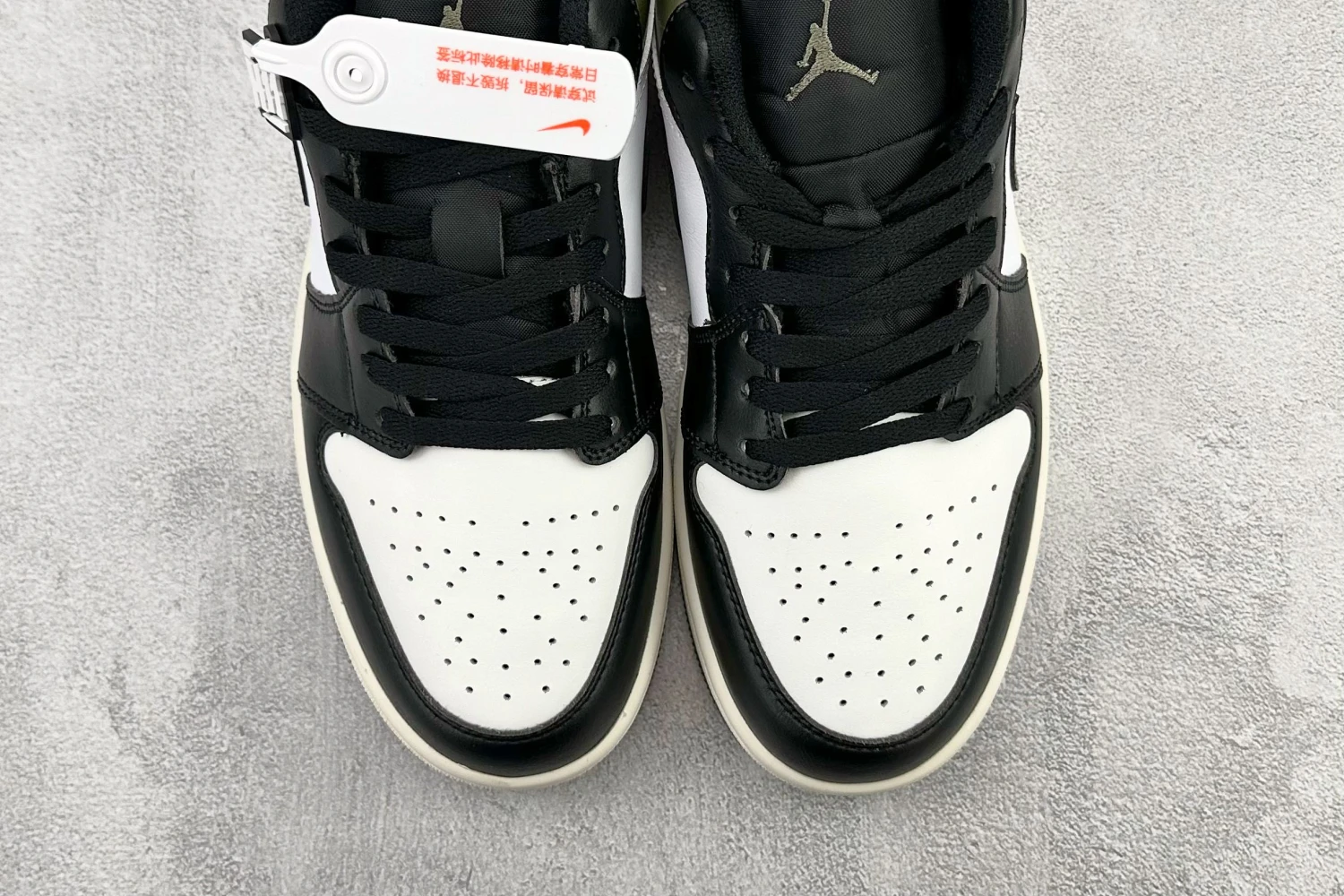 Air Jordan Low Black White