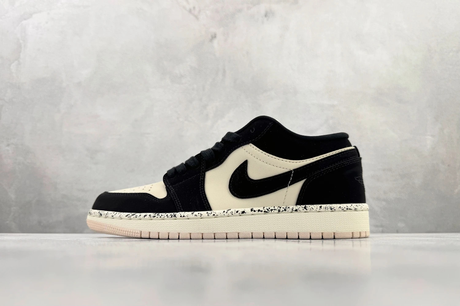 Air Jordan Low Panda Speckle