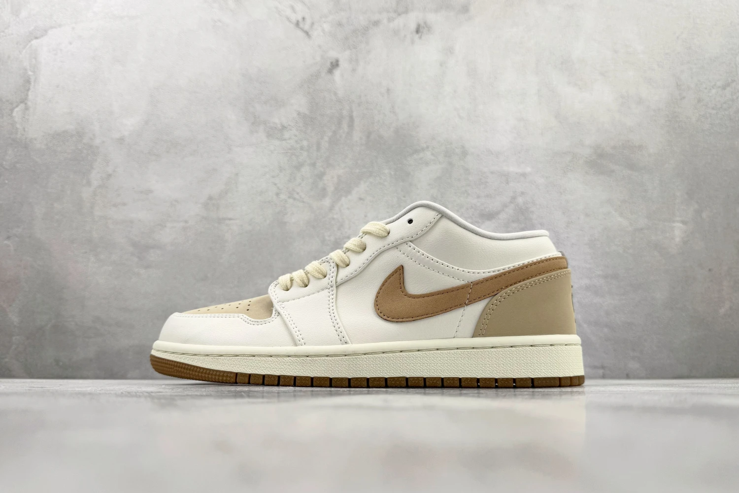 Air Jordan Low Sandstone Cream