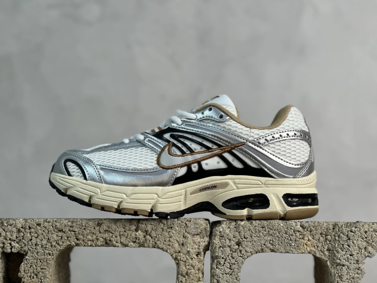 Nike Air Max Moto 2K – White, Metallic Silver & Sand Beige