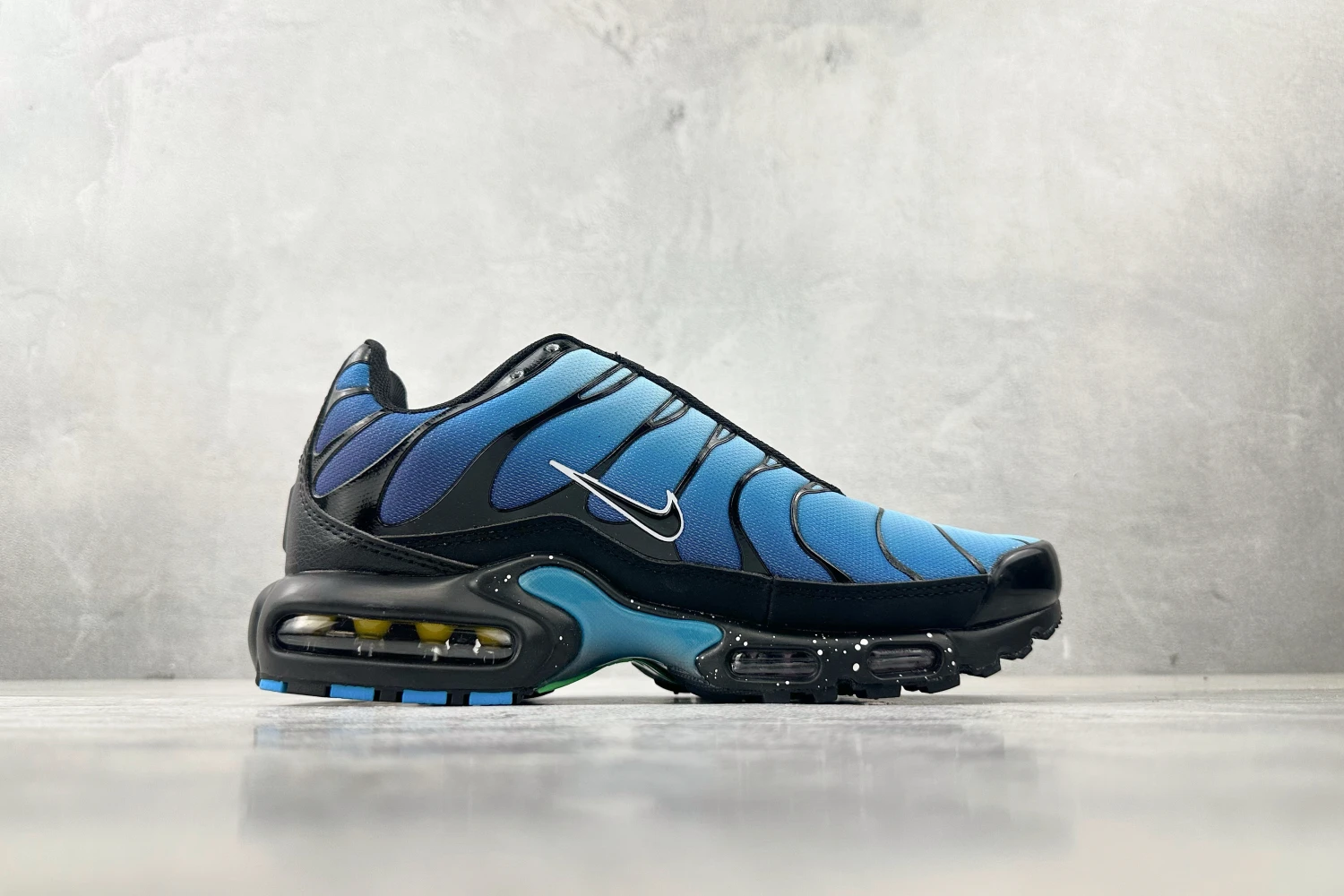 Nike Air Max Plus TN Blue Gradient Galaxy Edition Sneakers