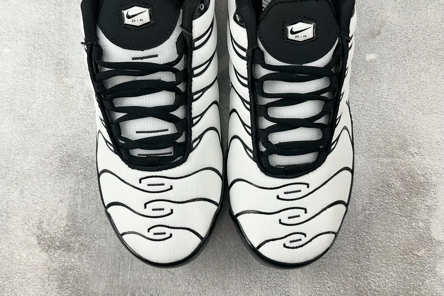 Nike Air Max Plus TN – White / Black