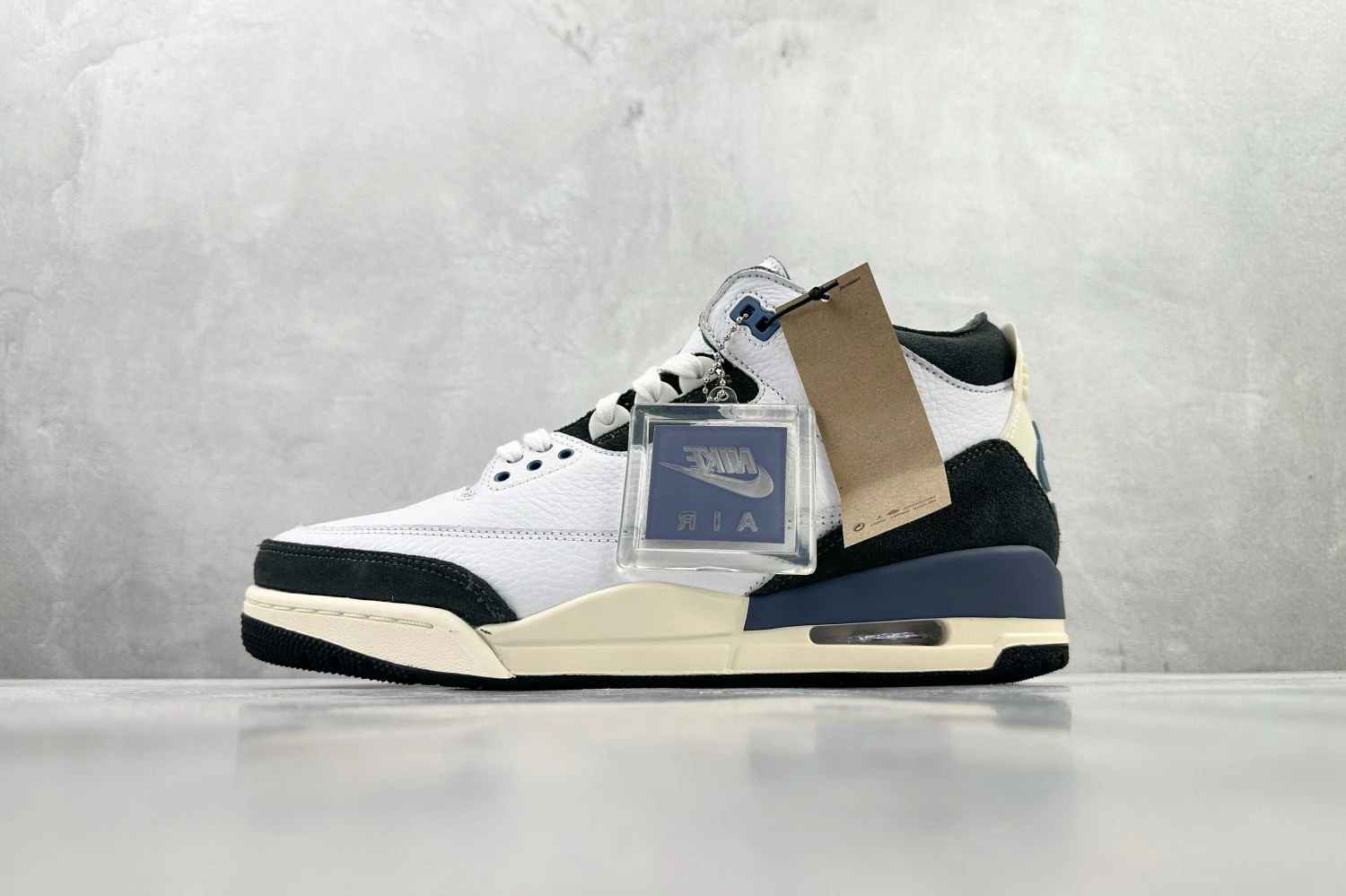 Air Jordan Retro – White, Black & Blue Sneakers