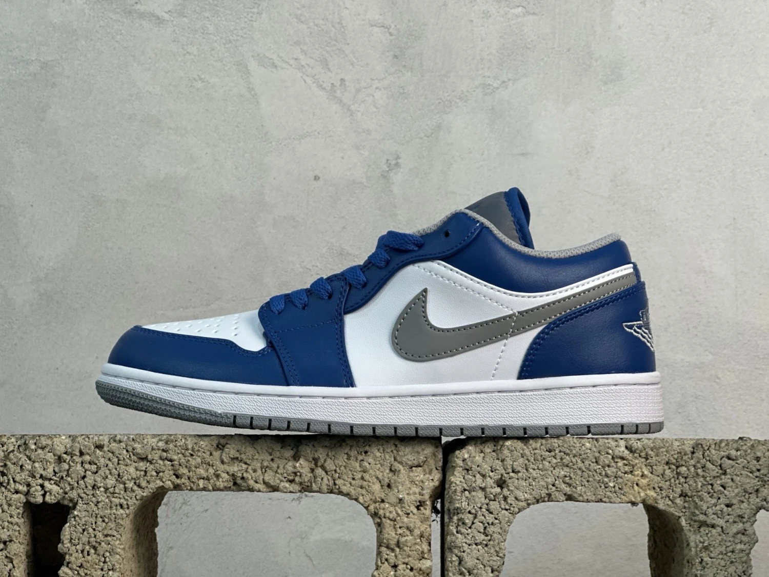 Air Jordan Low – Royal Blue Edition