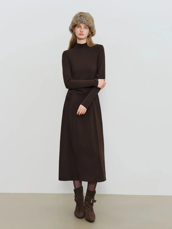 Classic Black Winter Maxi Dress with Defined Waist & Elegant Fit