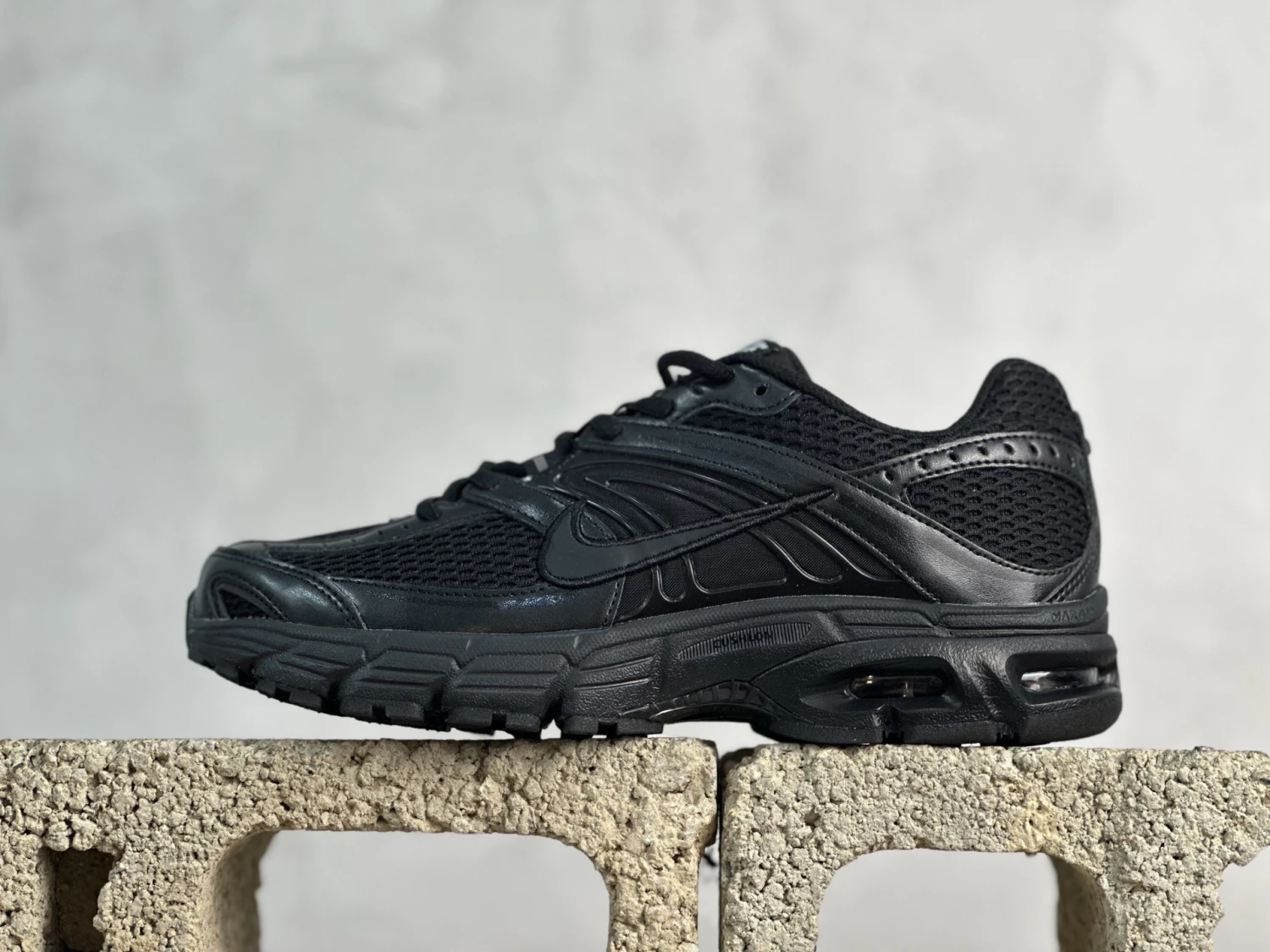 Nike Air Max Moto 2K – Triple Black