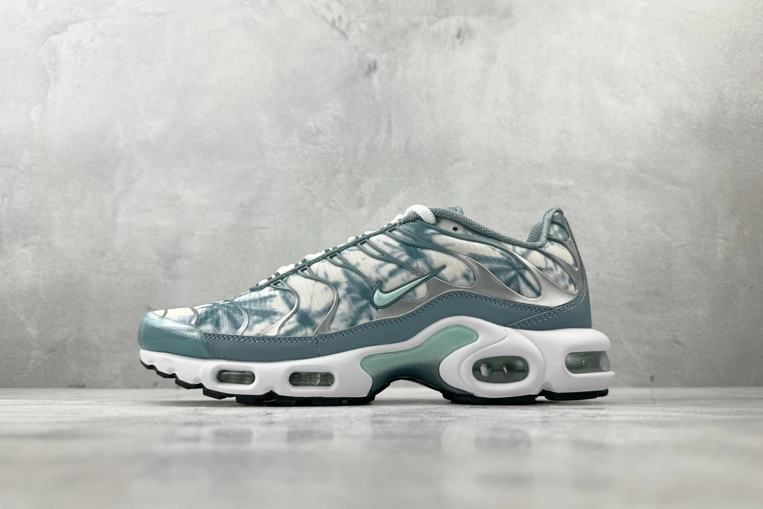 Nike Air Max Plus TN – Grey Marble & White