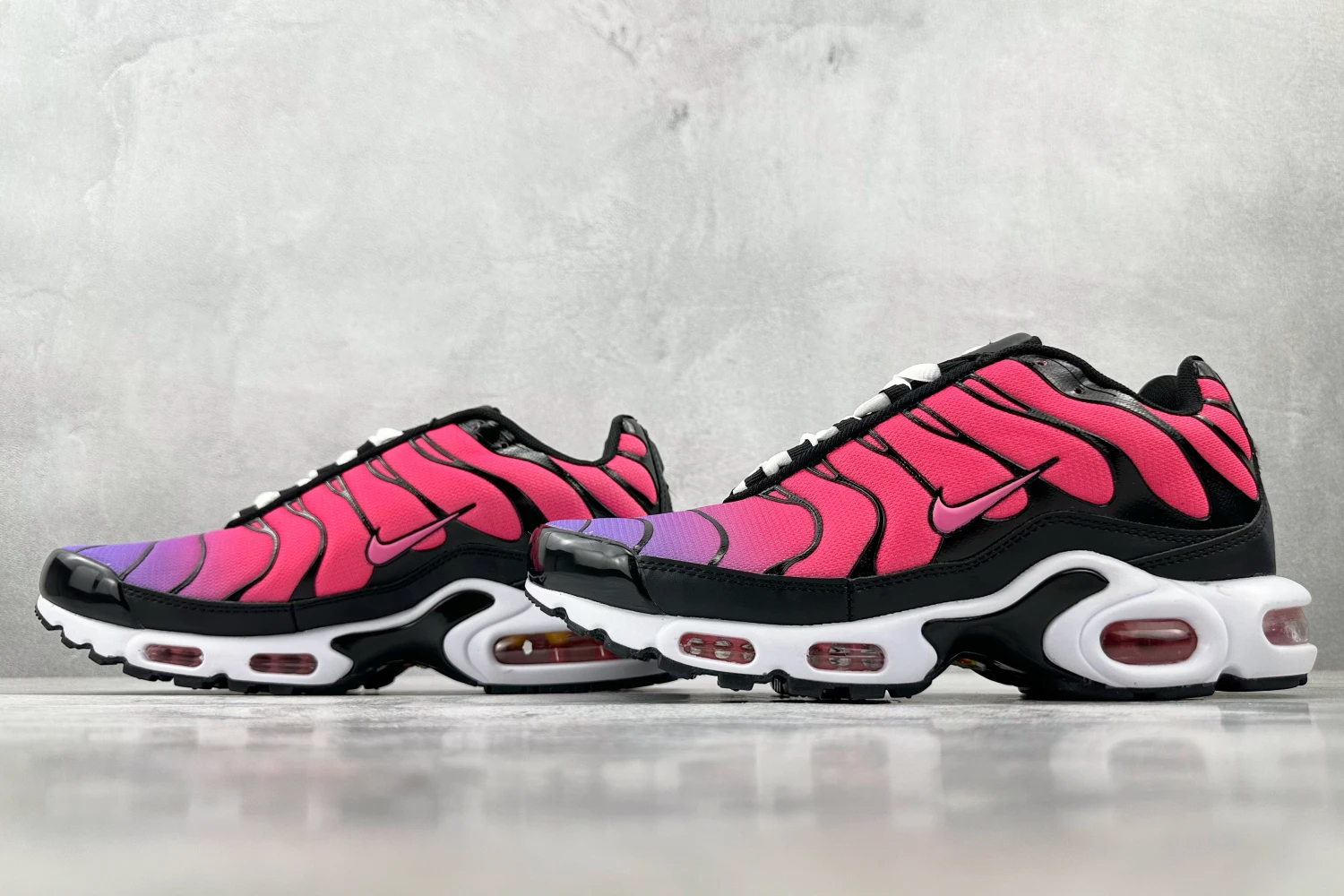 Nike Air Max Plus TN Pink Purple Gradient Running Sneakers