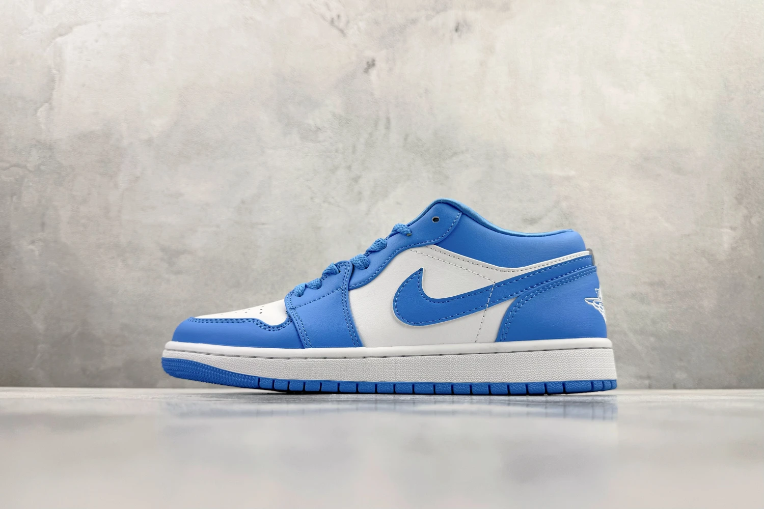 Air Jordan Low University Blue