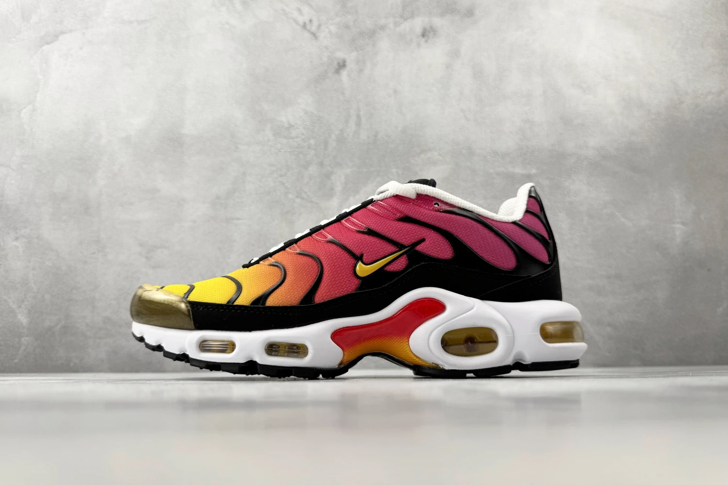 Nike Air Max Plus TN – Sunset Yellow, Orange & Crimson Gradient