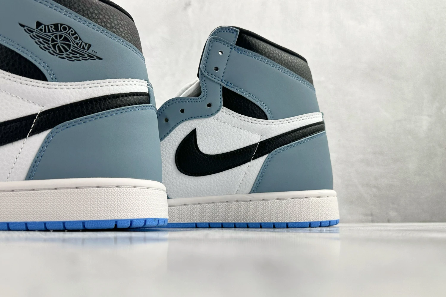 Air Jordan 1 High OG University Blue Sneaker