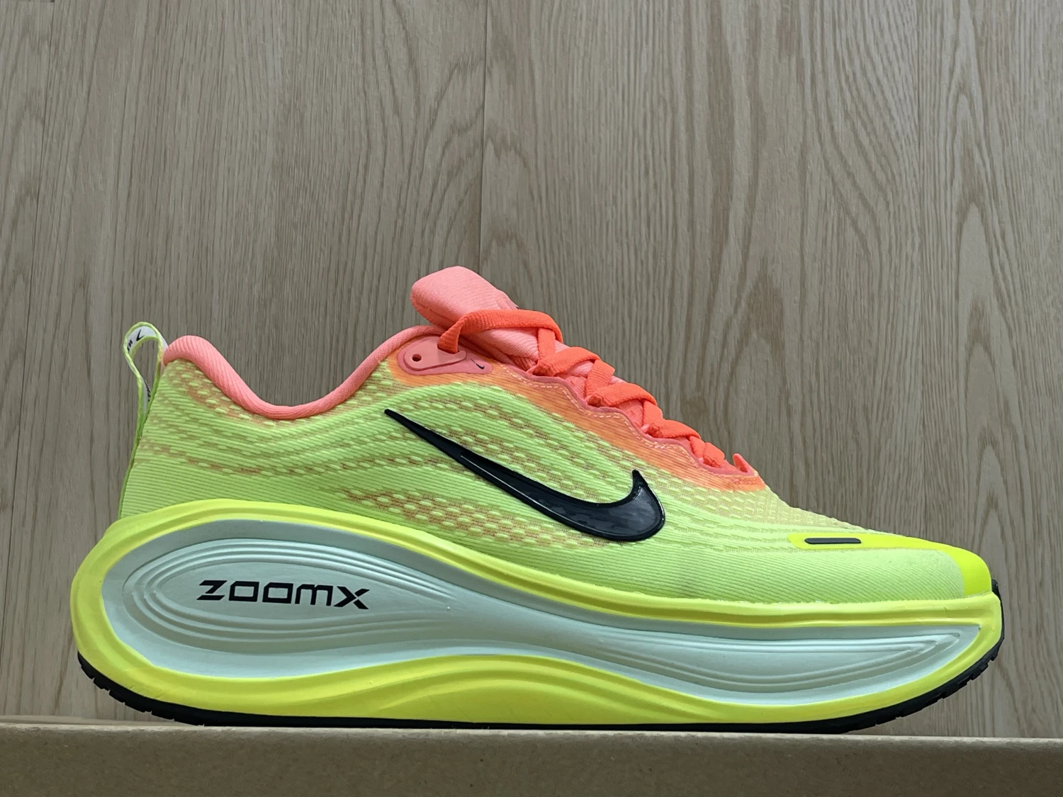 Nike Run Vomero Plus – Volt Yellow / Hyper Pink / Black