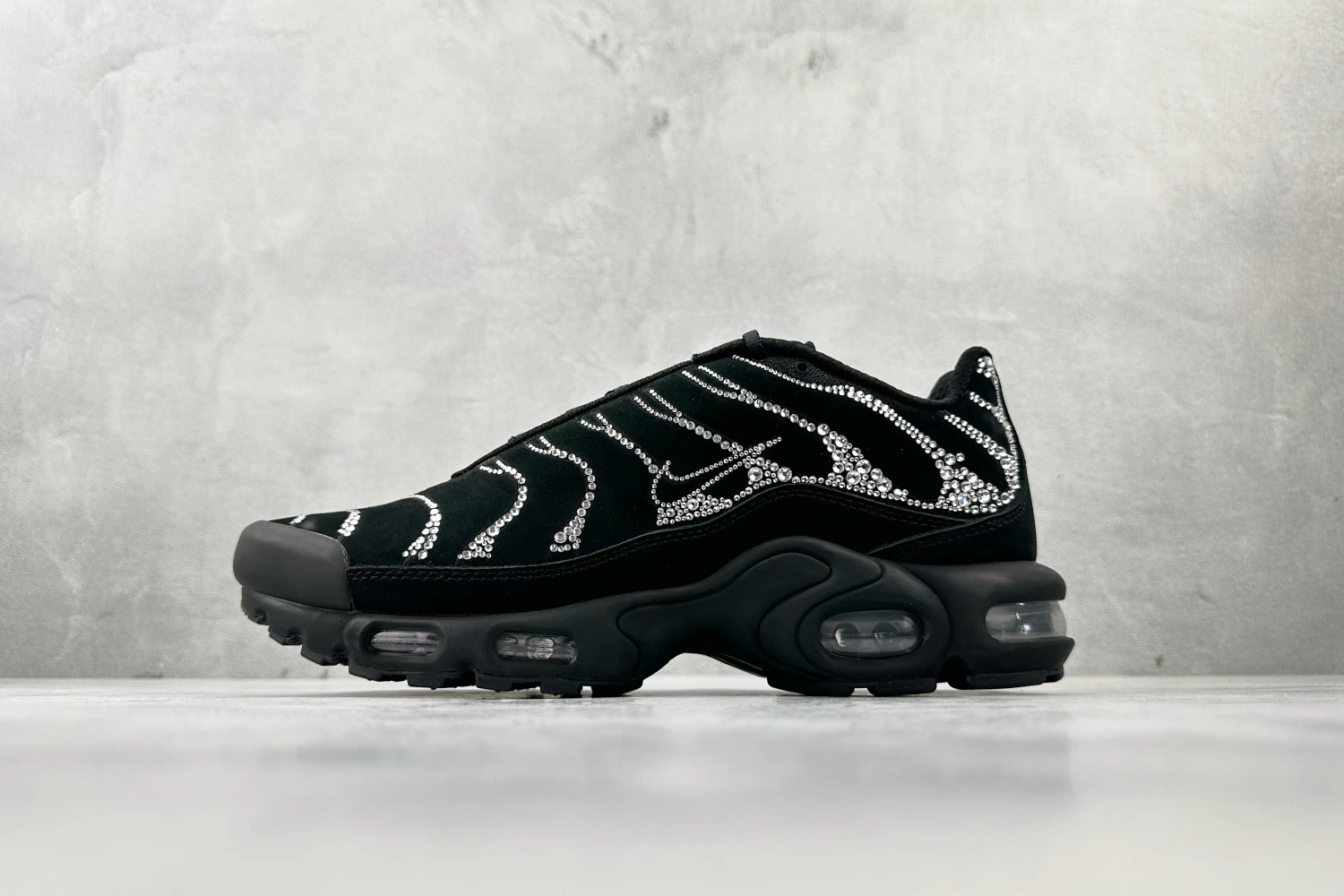Nike Air Max Plus TN – Black & Reflective Silver
