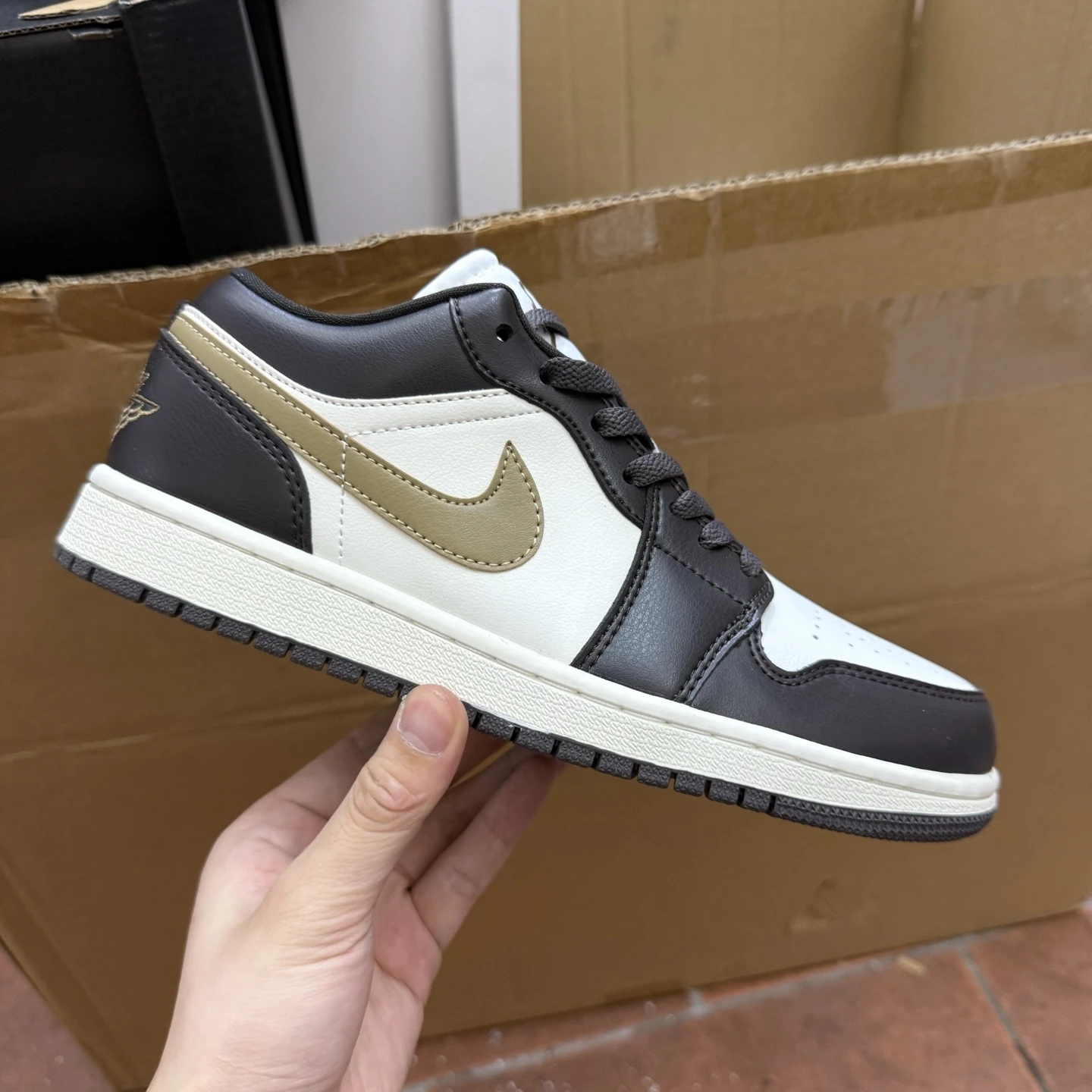 Air Jordan Low – Dark Brown & White Edition