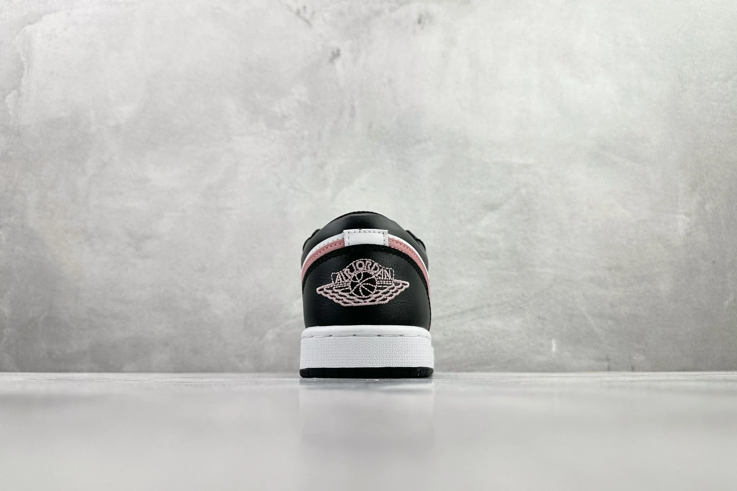Air Jordan Low Pink Accent