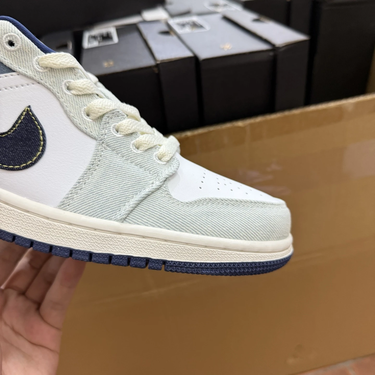 Air Jordan Low – Ice Grey & Navy Edition
