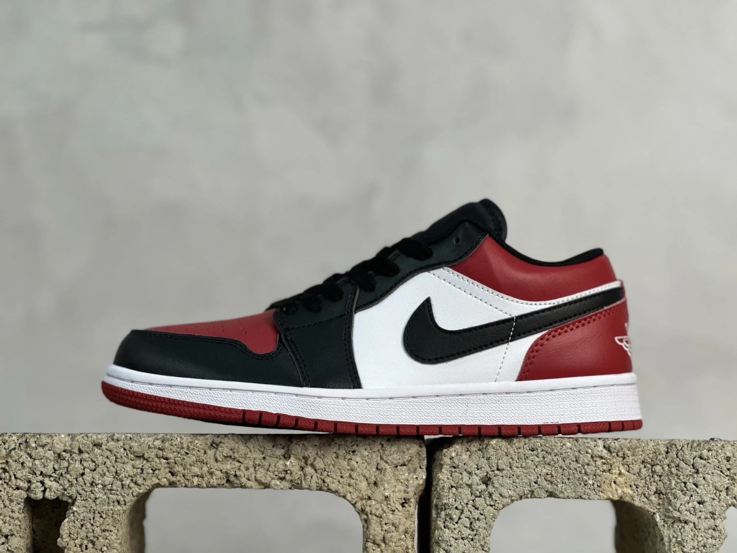Air Jordan Low – Red & Black Heritage Edition