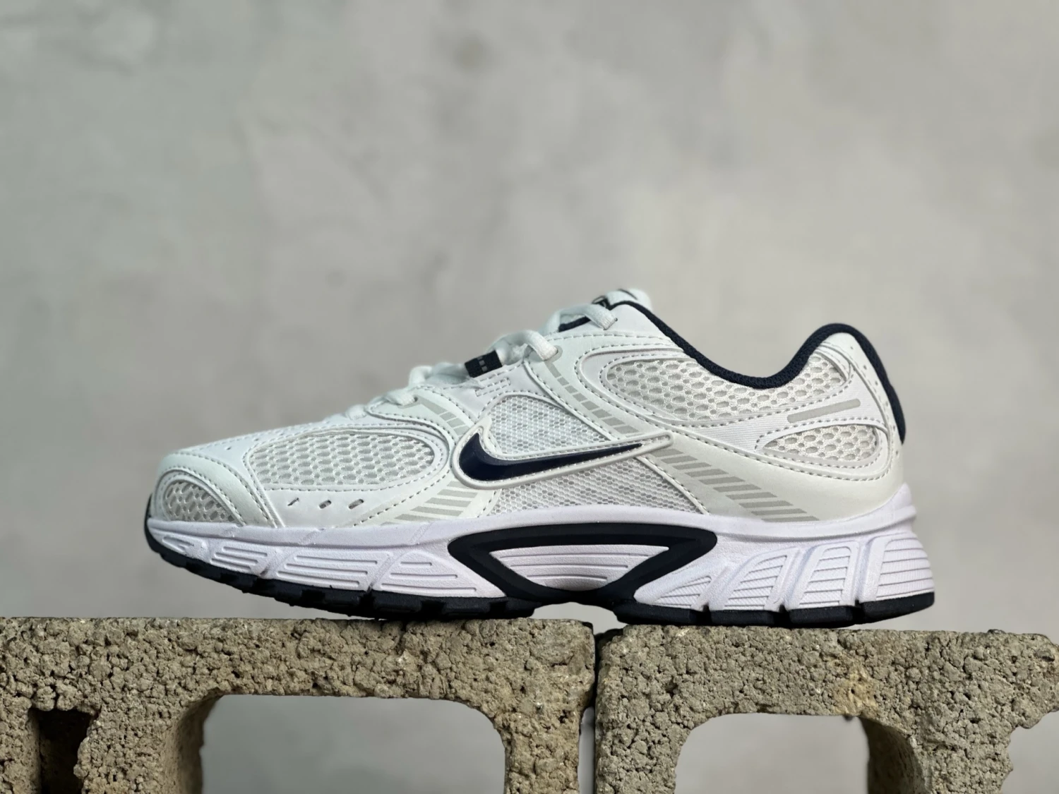 Nike Air Max Moto 2K – White & Midnight Navy