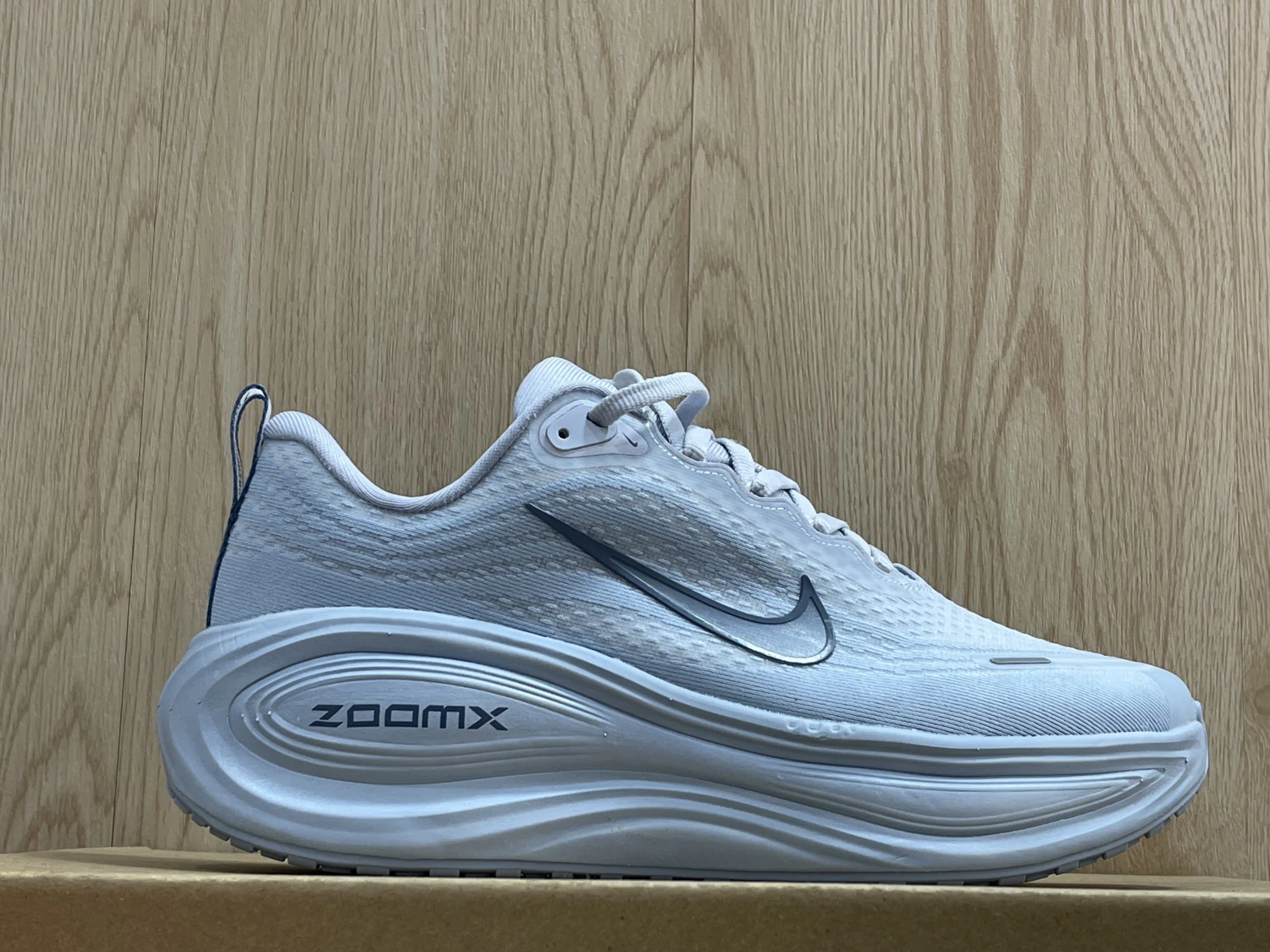 Nike Run Vomero Plus – Triple White