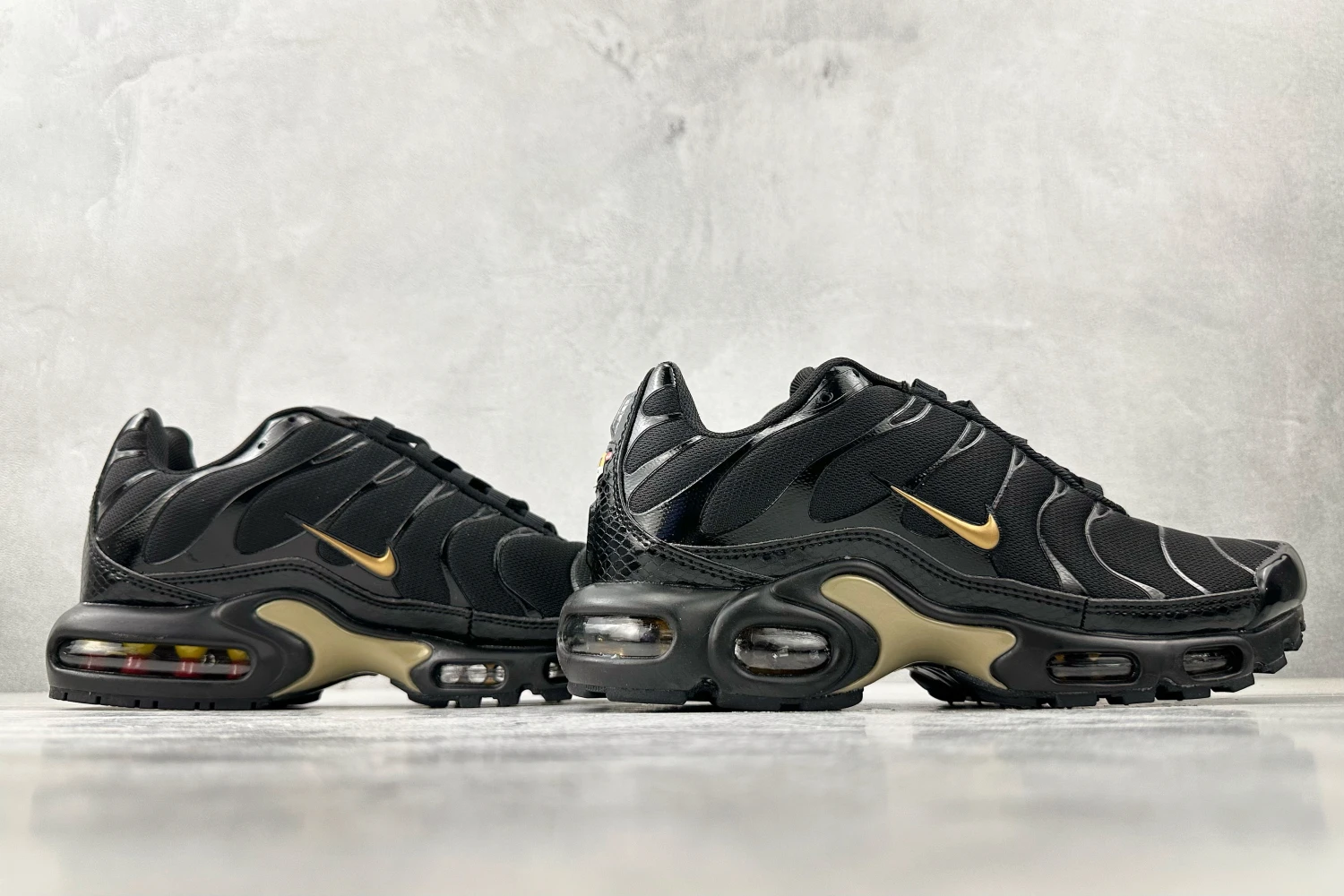 Nike Air Max Plus TN Black Gold Premium Running Sneakers