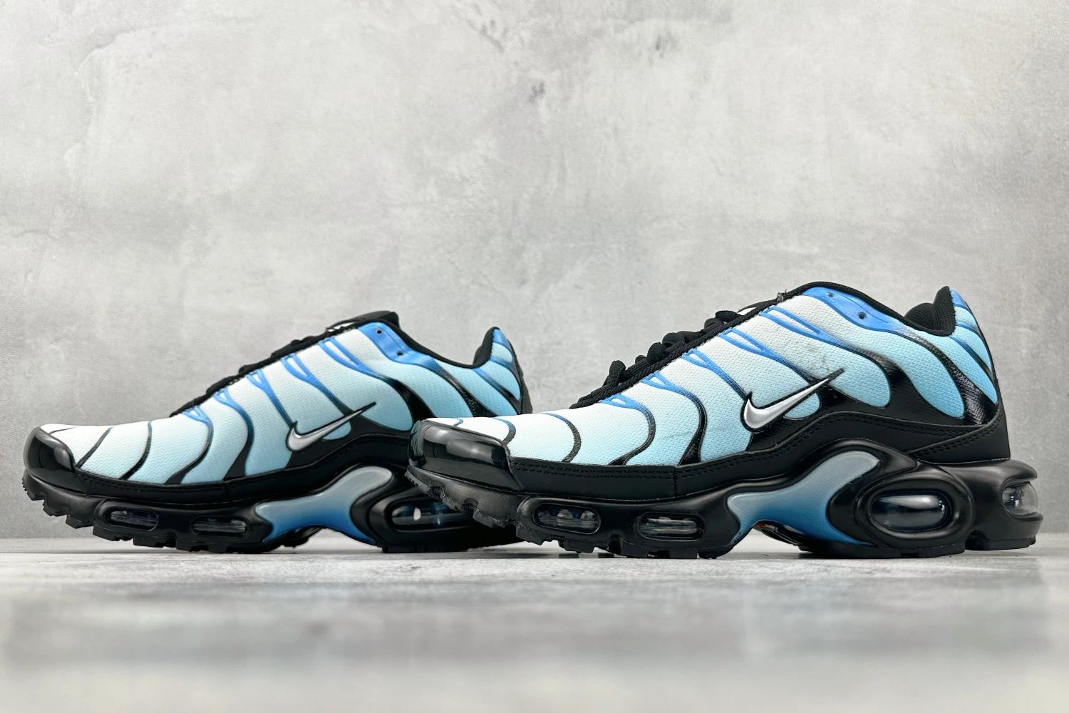 Nike Air Max Plus TN Blue Gradient Sneakers