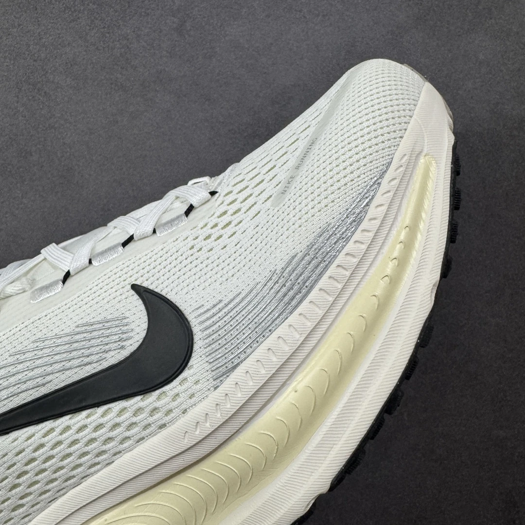 Nike Vome Running Shoes – White & Black