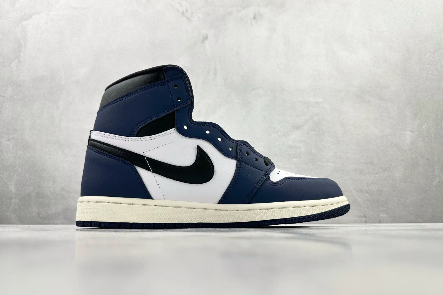 Air Jordan 1 High OG Midnight Navy White Sneaker