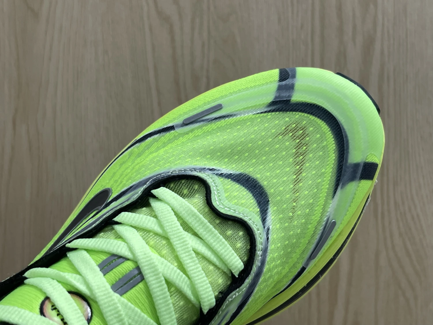 Nike ZoomX Invincible Run Flyknit – Volt Green / Black