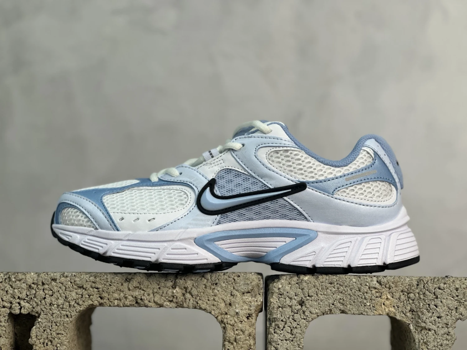 Nike Air Max Moto 2K – White, Metallic Silver & Ice Blue