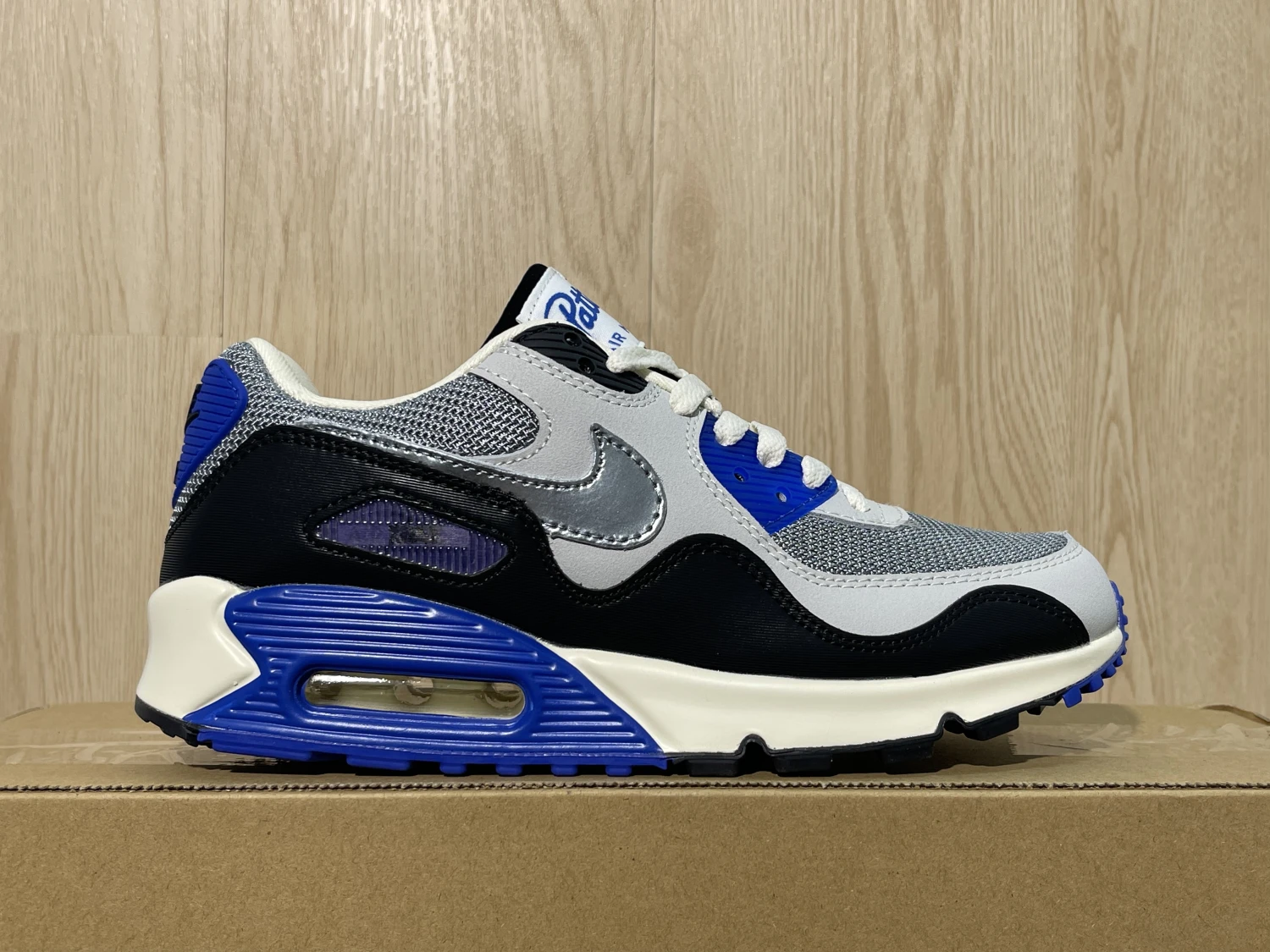 Nike Air Max 90 – Metallic Silver / Black / Racer Blue