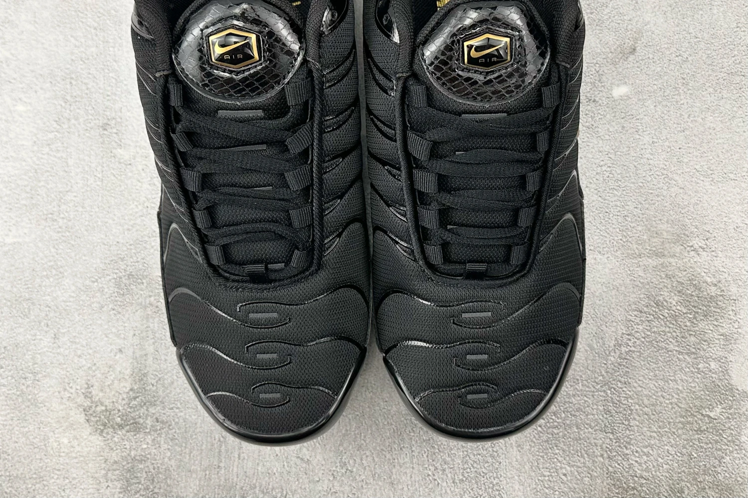 Nike Air Max Plus TN – Triple Black Snakeskin Edition