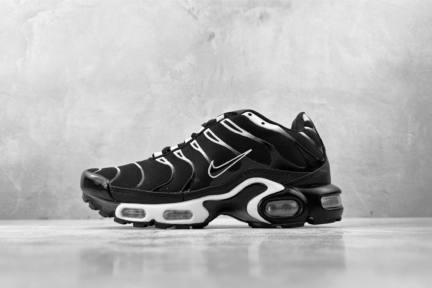 Nike Air Max Plus TN – Triple Black/White