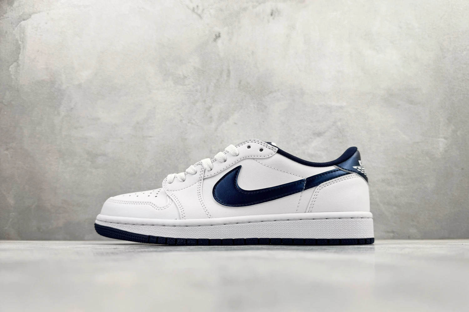 Nike Air Force Low White Navy