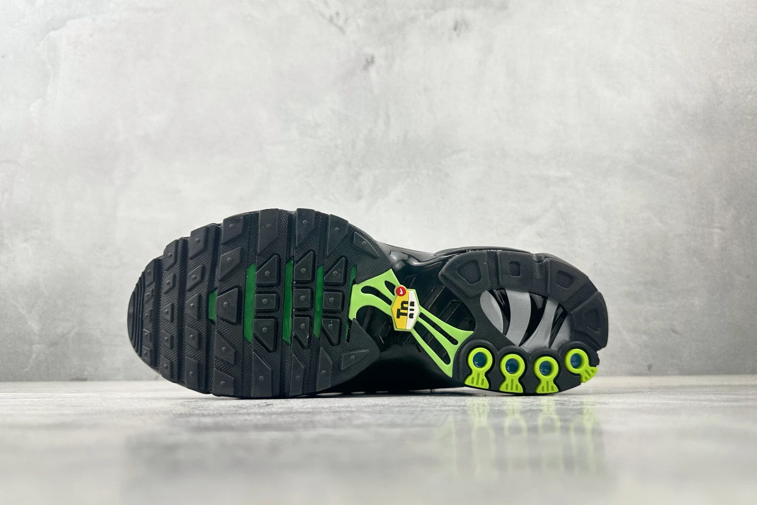 Nike Air Max Plus TN Triple Black Gloss Running Sneakers