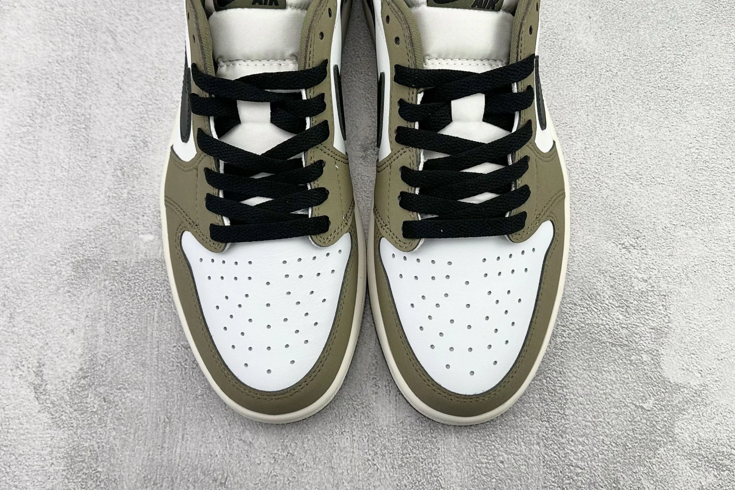 Nike Air Sneaker – Olive Green & White
