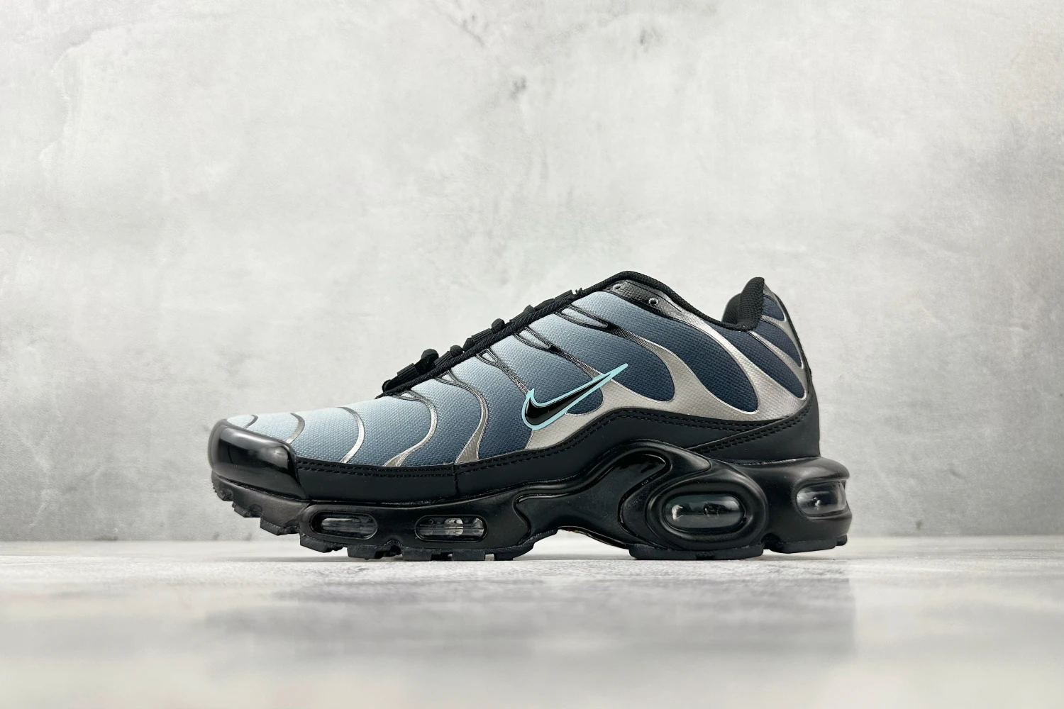 Nike Air Max Plus TN – Silver Grey / Black